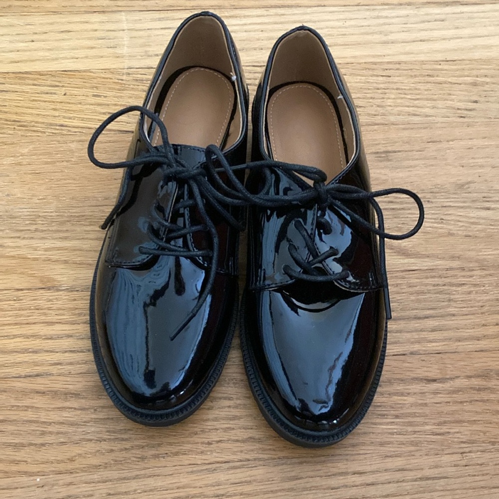 Black patent leather shoe new never worn